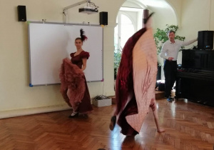 Pani Liliana i Agnieszka z baletu tańczą Kankana