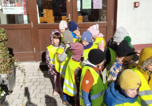 Dzieci z grupy 3 i 4 w teatrze Piccolo na przedstawieniu "Przygody psotnego szewczyka"