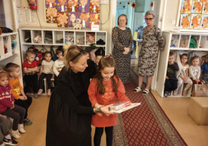 Dziewczynka, która zajęła 1 miejsce w konkursie "Fantastyczna dynia"