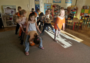 Dzieci z grupy 5 biorące udział w dniu dyni