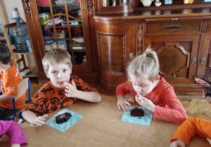 Dzieci z grupy 4 biorące udział w dniu dyni