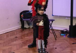 Dzieci biorą udział w spotkaniu z Filharmonią na Kółkach