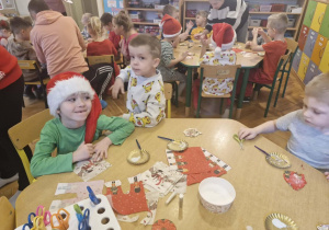 Gr 5 biorąca udział w warsztatach świątecznych