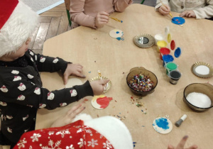 Gr 2 biorąca udział w warsztatach świątecznych