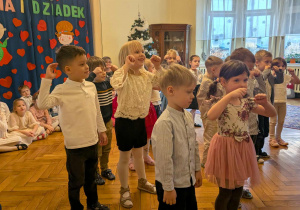 Grupa 3,4 i 5 na uroczystości z okazji Dnia Babci i Dziadka