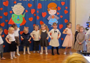 Grupa 1 i 2 na uroczystości z okazji Dnia Babci i Dziadka