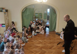 Przedszkolaki na koncercie Filharmonii na kółkach