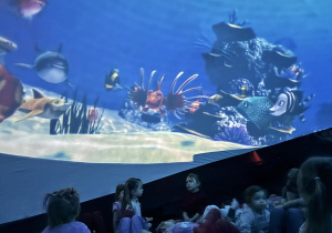 Przedszkolaki w mobilnym oceanarium