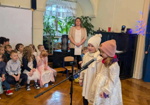 Przedszkolaki na konkursie wokalnym "Zimowa piosenka"