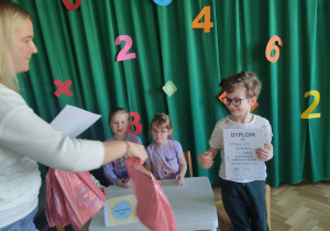 Dzieci z grupy 4 na konkursie matematycznym "Matematyczne Asy"