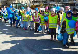 Grupa IV i V biorąca udział w Niebieskim Marszu